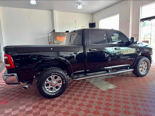 Foto 2 - RAM 3500 Laramie 6.7 Turbo Diesel 4x4