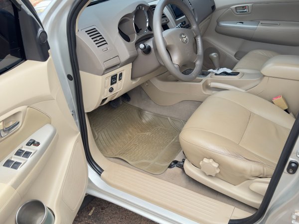 Foto 3 - Toyota Hilux SW4 3.0 Turbo Diesel 4x4