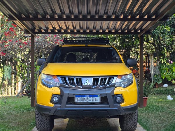 Foto 2 - Mitsubishi L200 Savana GLS 2.4 Turbo Diesel 4x4