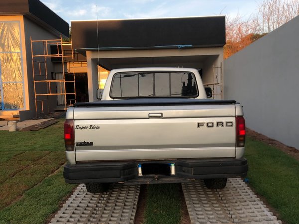 Foto 3 - Ford F1000 XLT 2.5 Turbo Diesel 4x2 C.S