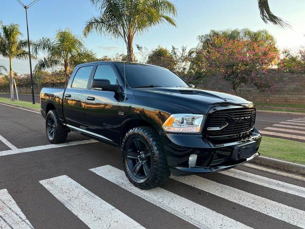 Foto 3 - RAM Classic Laramie 5.7 V8 Gasolina 4x4
