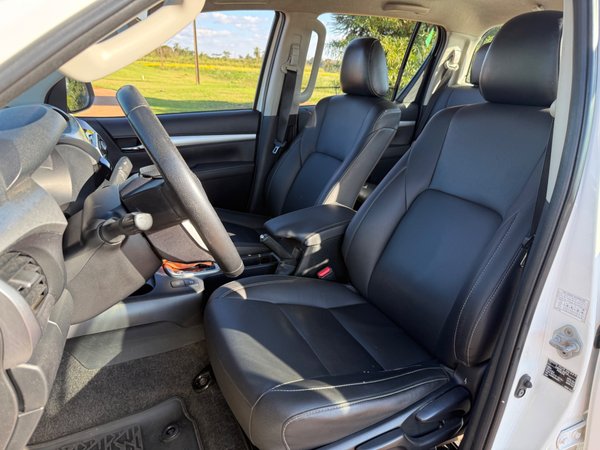 Foto 5 - Toyota Hilux SR 2.8 Turbo Diesel 4x4