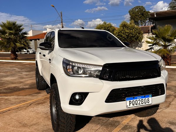 Foto 2 - Toyota Hilux SR 2.8 Turbo Diesel 4x4