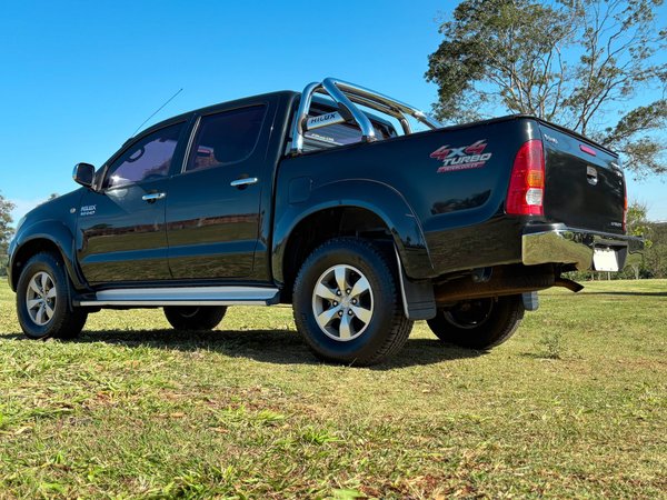 Foto 5 - Toyota Hilux SRV 3.0 Turbo Diesel 4x4