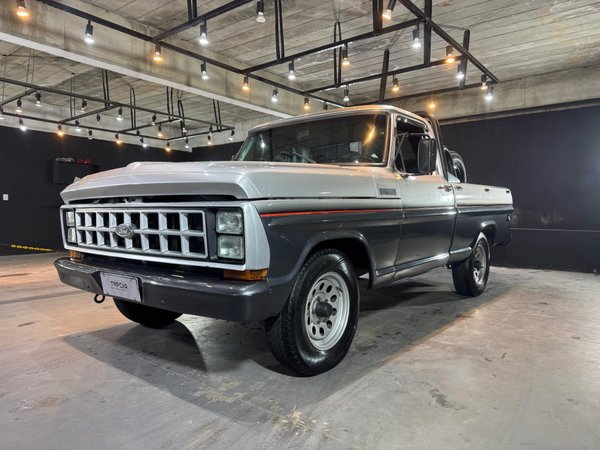 Foto 1 - Ford F1000 3.9 Diesel