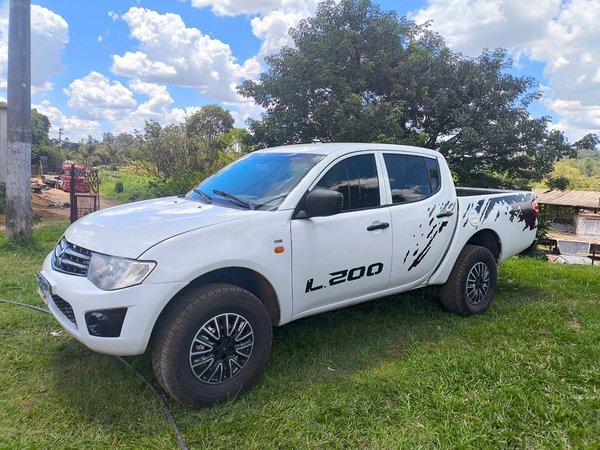 Foto 2 - Mitsubishi L200 Triton GL 3.2 Turbo Diesel 4x4