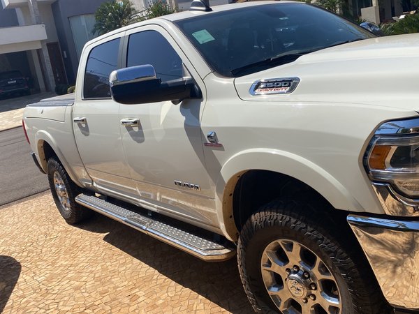 Foto 3 - RAM 3500 Laramie 6.7 Turbo Diesel 4x4