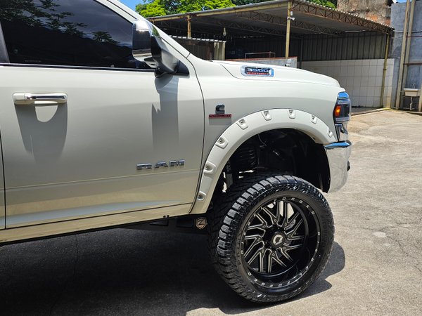 Foto 8 - RAM 3500 Laramie 6.7 Turbo Diesel 4x4