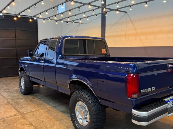 Foto 4 - Ford F1000 XLT Super Cab 4.9i Gasolina 4x2 C.E