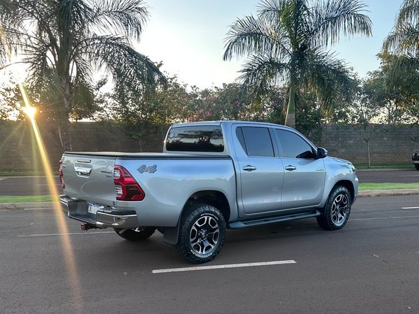 Foto 3 - Toyota Hilux SRX 2.8 Turbo Diesel 4x4