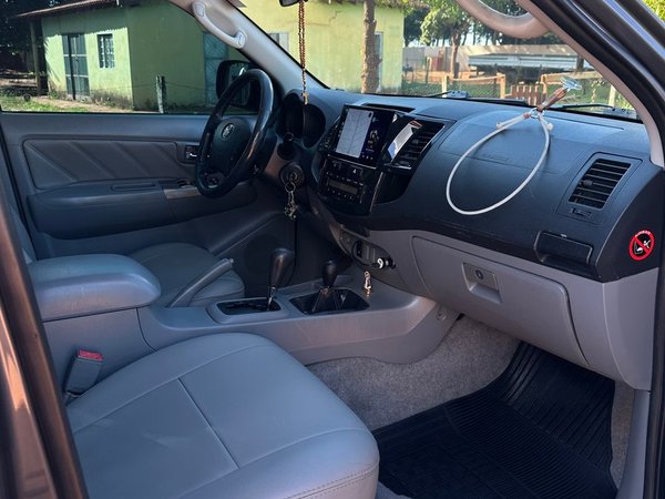 Foto 7 - Toyota Hilux SRV 3.0 Turbo Diesel 4x4