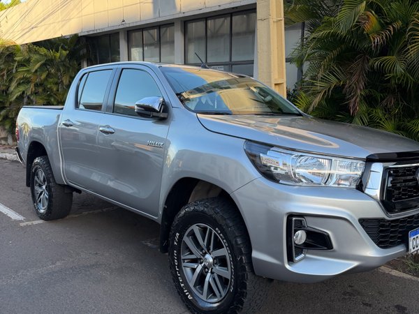 Foto 1 - Toyota Hilux SRV 2.8 Turbo Diesel 4x4