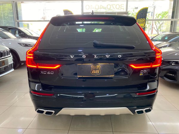 Foto 6 - Volvo XC60 D5 Momentum 2.0 Diesel AWD
