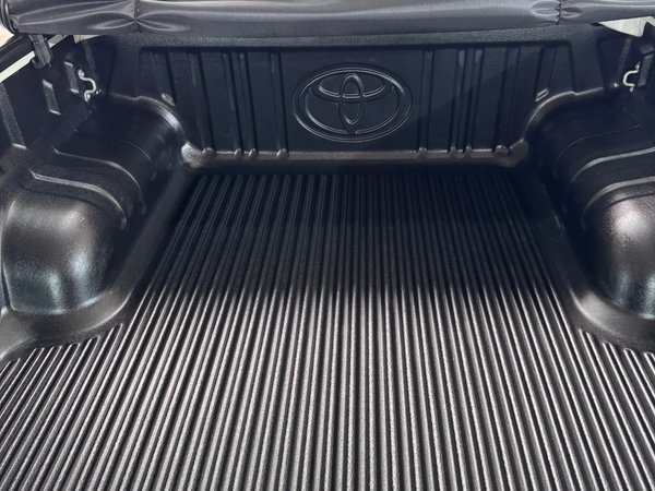 Foto 7 - Toyota Hilux SRX 2.8 Turbo Diesel 4x4