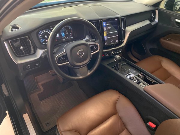 Foto 8 - Volvo XC60 D5 Momentum 2.0 Diesel AWD