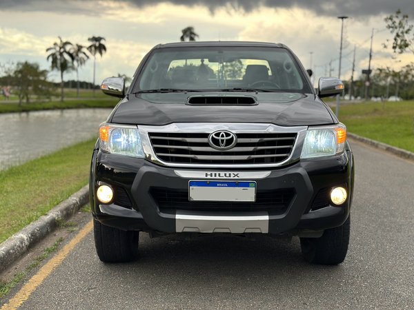 Foto 2 - Toyota Hilux SRV 3.0 Turbo Diesel 4x4