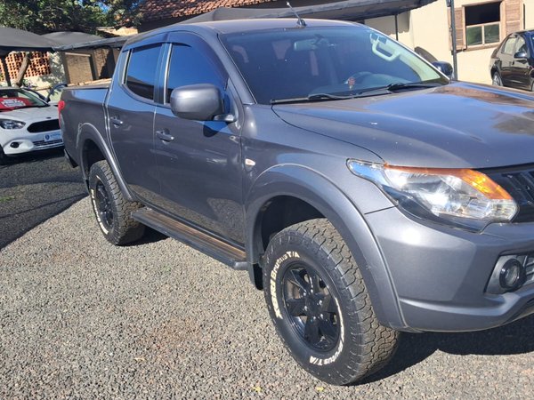 Foto 2 - Mitsubishi L200 Triton Sport GLS 2.4 Turbo Diesel 4x4