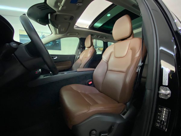 Foto 7 - Volvo XC60 D5 Momentum 2.0 Diesel AWD
