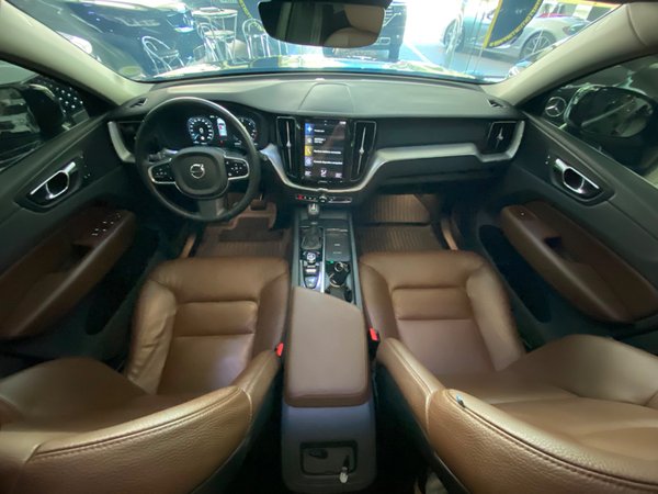 Foto 9 - Volvo XC60 D5 Momentum 2.0 Diesel AWD