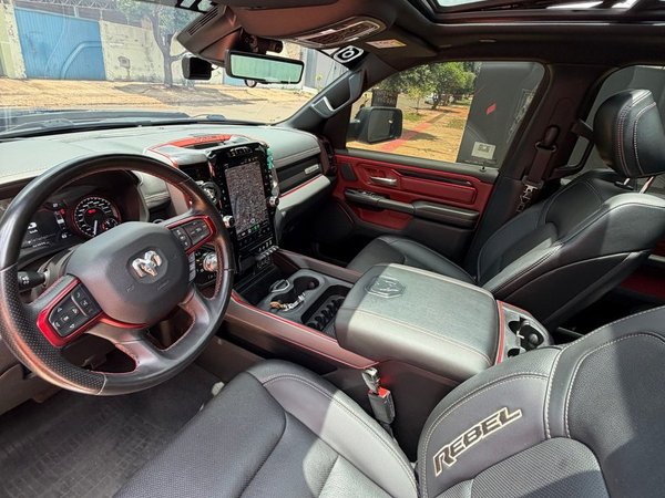 Foto 7 - RAM 1500 Rebel 5.7 V8 Gasolina 4x4