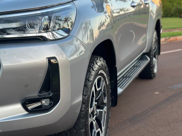 Foto 2 - Toyota Hilux SRX 2.8 Turbo Diesel 4x4