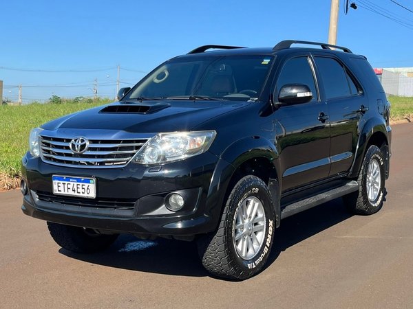 Foto 1 - Toyota Hilux SW4 SRV 3.0 Turbo Diesel 4x4