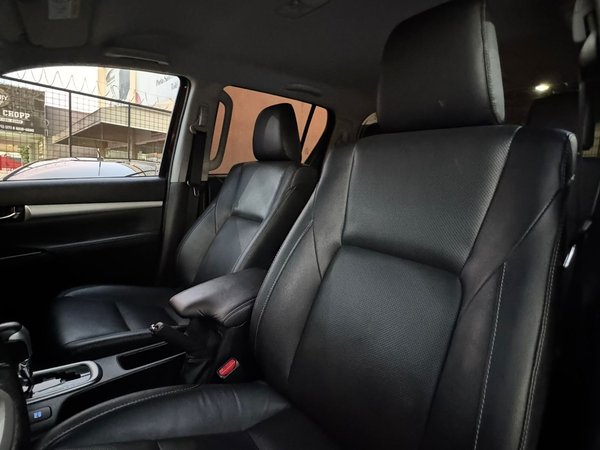 Foto 7 - Toyota Hilux SRX 2.8 Turbo Diesel 4x4