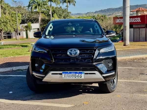 Foto 2 - Toyota Hilux SW4 SRX 2.8 Turbo Diesel 4x4