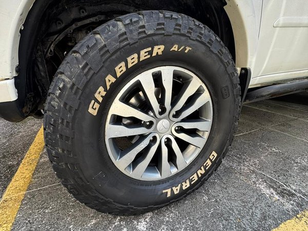 Foto 10 - Mitsubishi Pajero Dakar HPE 3.2TDi 16v 4x4