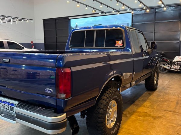 Foto 3 - Ford F1000 XLT Super Cab 4.9i Gasolina 4x2 C.E