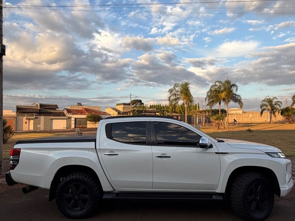 Foto 2 - Mitsubishi L200 Triton Sport HPE 2.4 Turbo Diesel 4x4