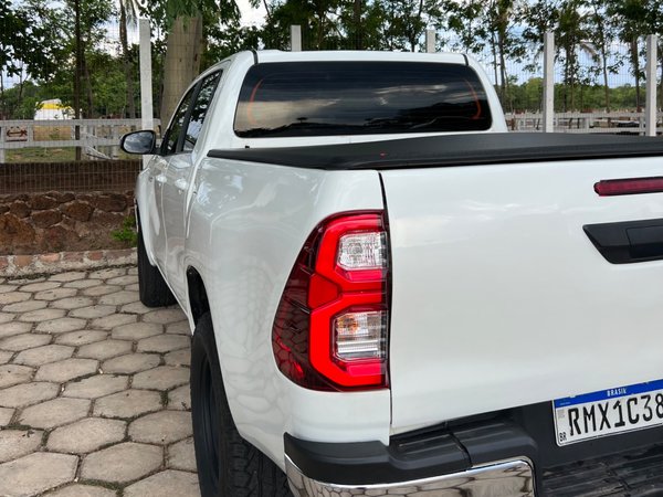 Foto 4 - Toyota Hilux STD 2.8 Turbo Diesel 4x4