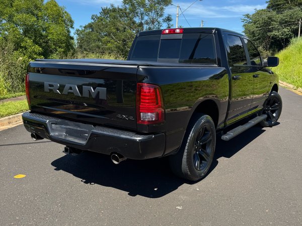 Foto 3 - RAM Classic Laramie Night Edition 5.7 V8 Gasolina 4x4