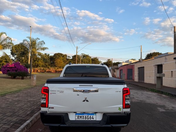 Foto 6 - Mitsubishi L200 Triton Sport HPE 2.4 Turbo Diesel 4x4