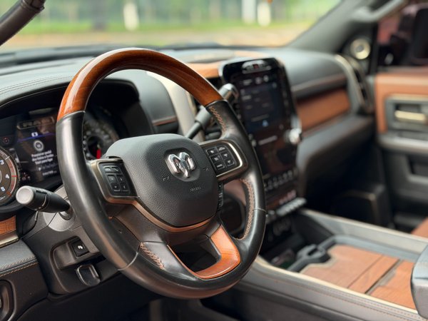 Foto 8 - RAM 3500 Longhorn Limited 6.7 Turbo Diesel 4x4