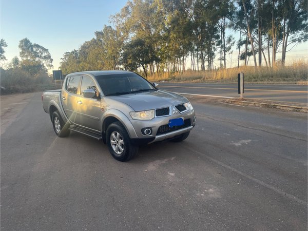 Foto 1 - Mitsubishi L200 Triton HPE 3.2 Turbo Diesel 4x4