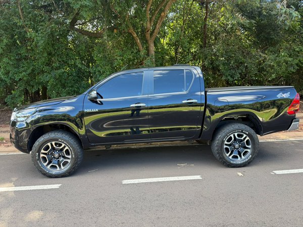Foto 2 - Toyota Hilux SRX 2.8 Turbo Diesel 4x4