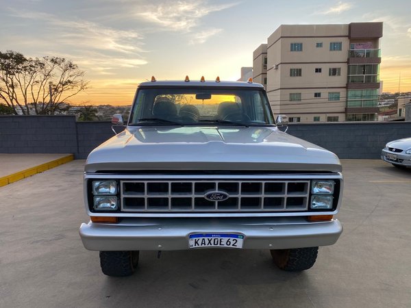 Foto 1 - Ford F1000 3.9 Diesel