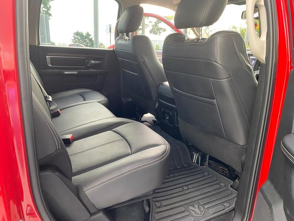 Foto 10 - RAM Classic Laramie Night Edition 5.7 V8 Gasolina 4x4
