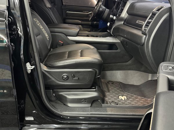 Foto 7 - RAM 1500 Rebel 5.7 V8 Gasolina 4x4