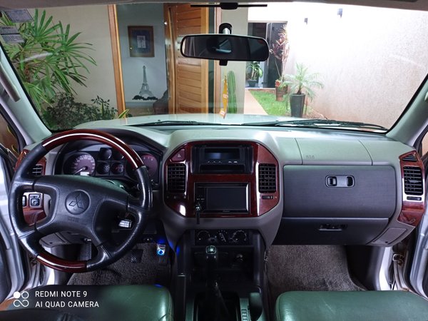 Foto 4 - Mitsubishi Pajero GLS 3.5 V6 Gasolina 4x4