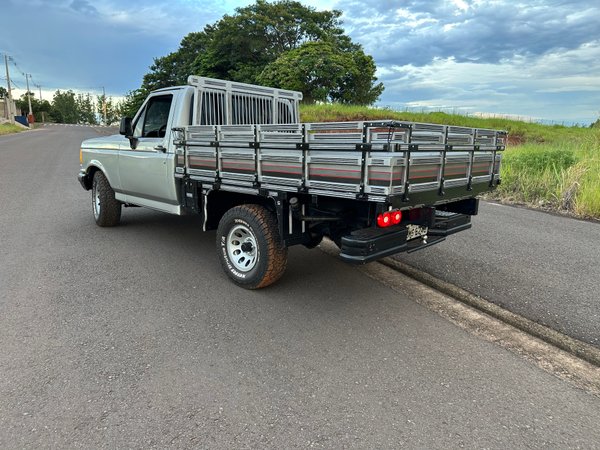Foto 3 - Ford F1000 Super Série 3.9 Turbo Diesel 4x2 C.S