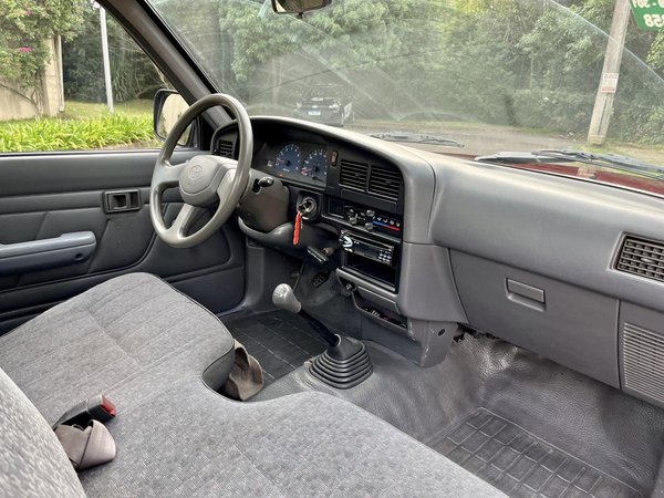 Foto 7 - Toyota Hilux DX 2.7 Gasolina 4x2