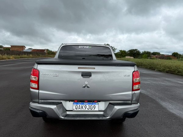 Foto 8 - Mitsubishi L200 Sport GLS 2.5 Turbo Diesel 4x4