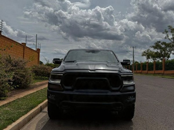 Foto 2 - RAM 1500 Rebel 5.7 V8 Gasolina 4x4