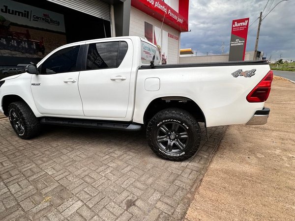 Foto 2 - Toyota Hilux SR 2.8 Turbo Diesel 4x4