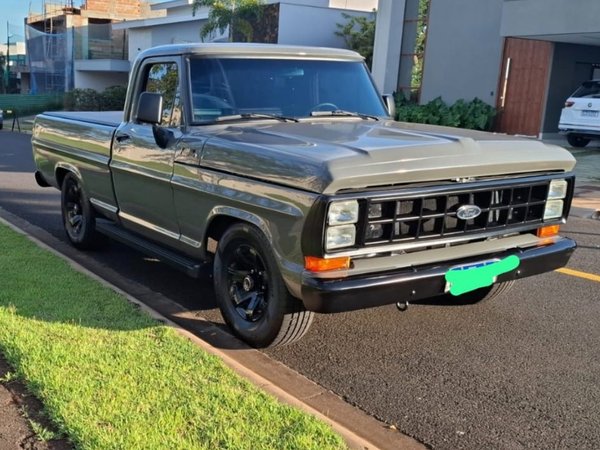 Foto 1 - Ford F1000 3.9 Diesel
