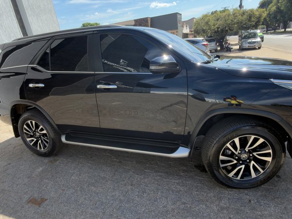 Foto 2 - Toyota Hilux SW4 SRX 2.8 Turbo Diesel 4x4