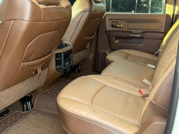 Foto 7 - RAM 3500 Longhorn Limited 6.7 Turbo Diesel 4x4