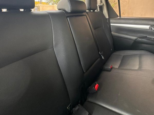 Foto 7 - Toyota Hilux SRX 2.8 Turbo Diesel 4x4